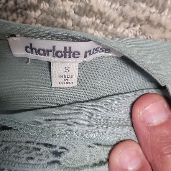 Shorts romper in sage green - Picture 8 of 12